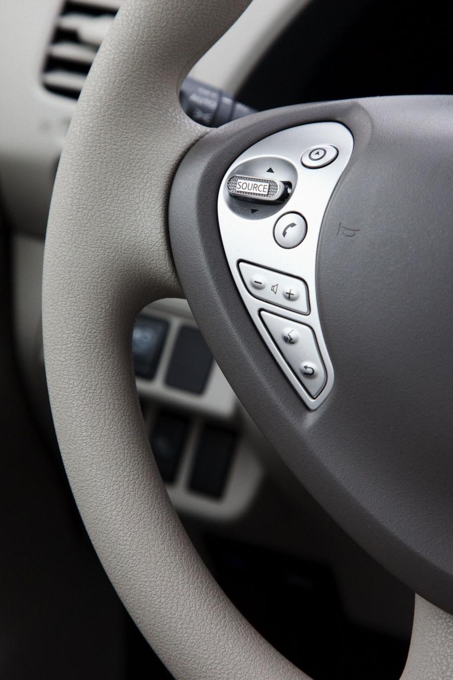  Nissan Leaf 2012 года  (фото 18 из 45)